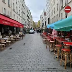 Quiet Apartment, Lively Area,Next To Eiffel Tower.