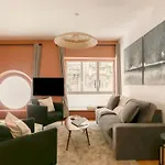 Modern 2 Bedrooms Near Louvre