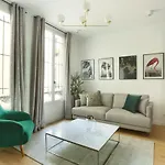 Apartment Center Of Paris By Studio Prestige