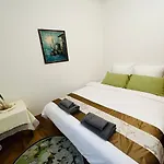 Dream Dwell Paris-Two-Bedroom Flat Near Pompidou Centre