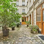 Apartment Montmartre By Studio Prestige