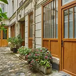 Apartment Montmartre By Studio Prestige