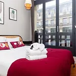 Apartment Center Of Paris By Studio Prestige