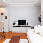 Apartment Center Of Paris By Studio Prestige