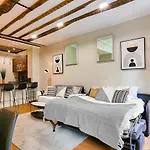 Urban Flat 73 - Luxury Parisian Flat Near Les Halles Rivoli