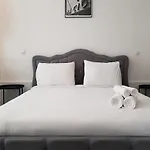 Sweet Apartment In Paris Montmartre