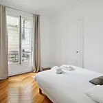 Appartement de standing proche de l\'avenue des Champs Elysées by Weekome