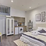 Studio Center Of Paris Montmartre By Studio Prestige