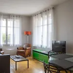 Moderne 2 Pieces En Plein Paris Au Bord De Seine