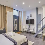 Studio Center Of Paris Montmartre By Studio Prestige