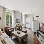 1Br Champs-Elysees - Cityapartmentstay