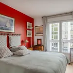 Eiffel Tower Elegant Residence