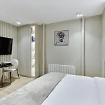 Studio Center Of Paris By Studio Prestige