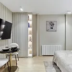 Studio Center Of Paris By Studio Prestige