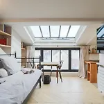 Amazing Mazarine Studio