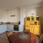 Luminous Parisian-Style 1Bd Apartmentbelleville