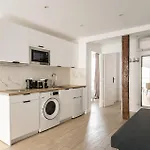 Central Apartment In The Heart Of The Marais With Air Conditioning