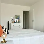 Chambre Tout Confort, Spacieuse, Calme Et Lumineuse Avec Balcon