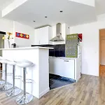 1Br & Louvre Museum - Cityapartmentstay