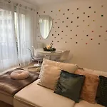 Cozy 3 Bedroom Apartment Dans Republique