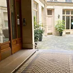 Studio 9M2 Champs Elysees Arc De Triomphe75008 Paris
