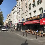 Métro Pigalle,Garçonnière 25 m2, 3 per, cabarets théâtres,restaurants,tout confort