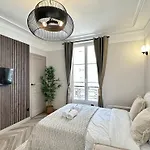 Charming Apartment With Eiffel Tower View