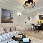 Charming Apartment With Eiffel Tower View
