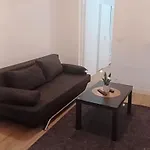 A Deux Pas Du Trocadero