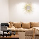 Stylish Contemporary 1Bd Apartmentmenilmontant