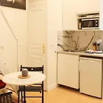 Cosy Love Nest Near Gare De L\'Est