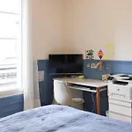 Spacious Family Nest Facing Square Des Epinette