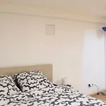 Bright Apartment - Near Garden