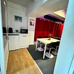 Experience Cinema Immersif Dans Appartement Renove Pres De Montmartre