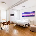 Eiffel Tower - New Renovated 4 People