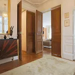 Chic Flat 2 Rooms Georges V