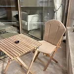 Un Studio De Luxe Les Champs Elysees