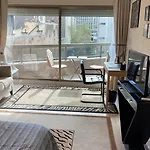 Un Studio De Luxe Les Champs Elysees