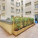 Appartement, Coeur Des Batignolles Montmartre