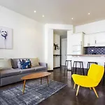 Sentier Historical Center Charming & Cosy Apartment