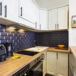 Sentier Historical Center Charming & Cosy Apartment