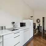 1Br Champs-Elysees - Cityapartmentstay