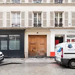 Central Parisian-Style Studio Apart - Sentier