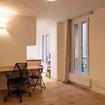 Charming Accommodation In Montmartre