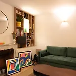 Charming Accommodation In Montmartre