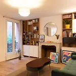 Charming Accommodation In Montmartre