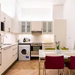 Guestready - Chic And Central Near Attractions