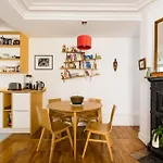 Veeve - A la mode in Batignolles