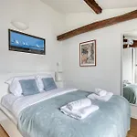 Homely & Pleasant T2 Flat In The Heart Of Paris