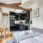 Homely & Pleasant T2 Flat In The Heart Of Paris